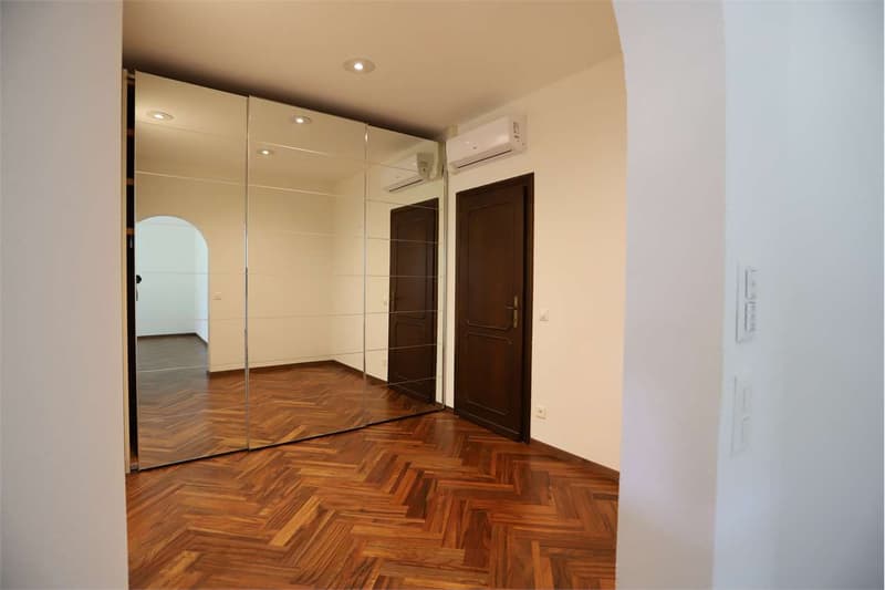 Villa avec piscine intérieure à Vezia (10)