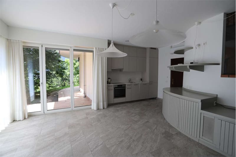 Villa avec piscine intérieure à Vezia (3)