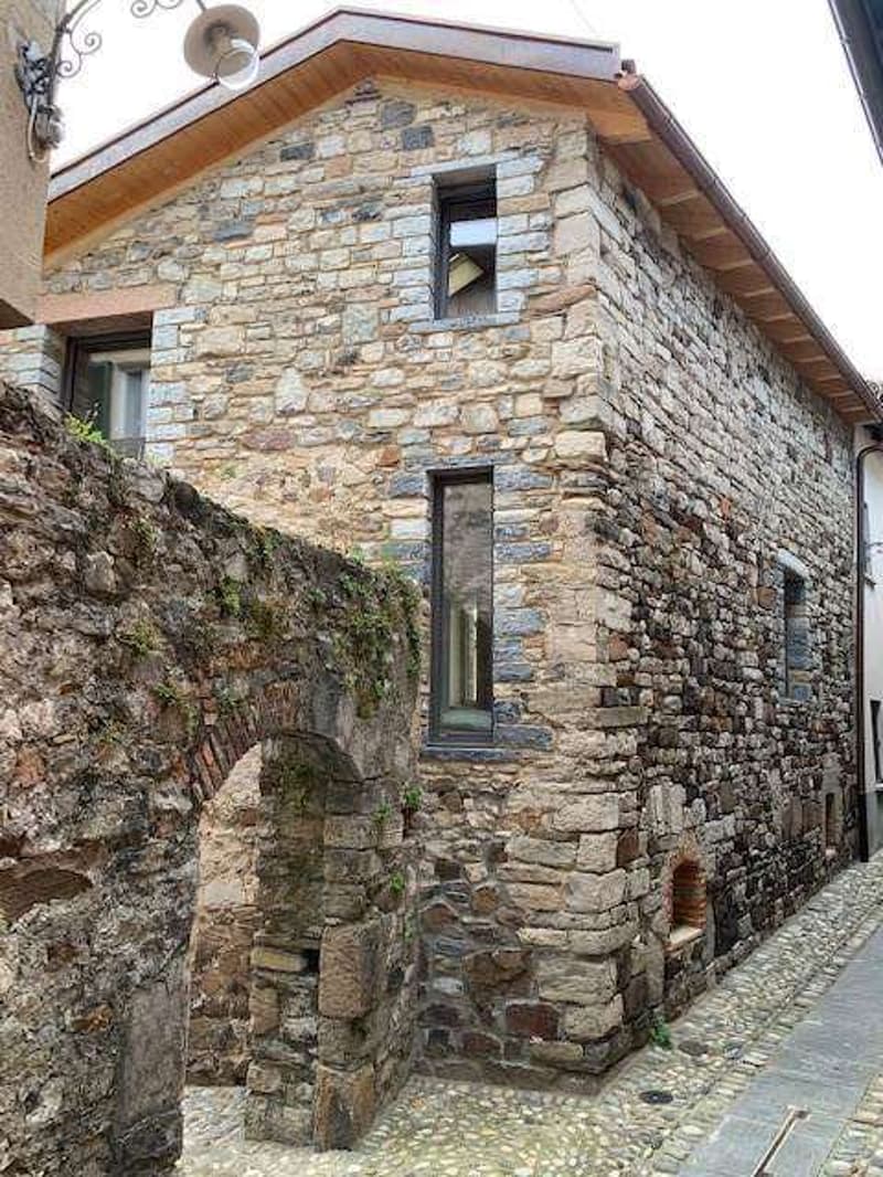Maison de noyau rénovée à Bissone (9)