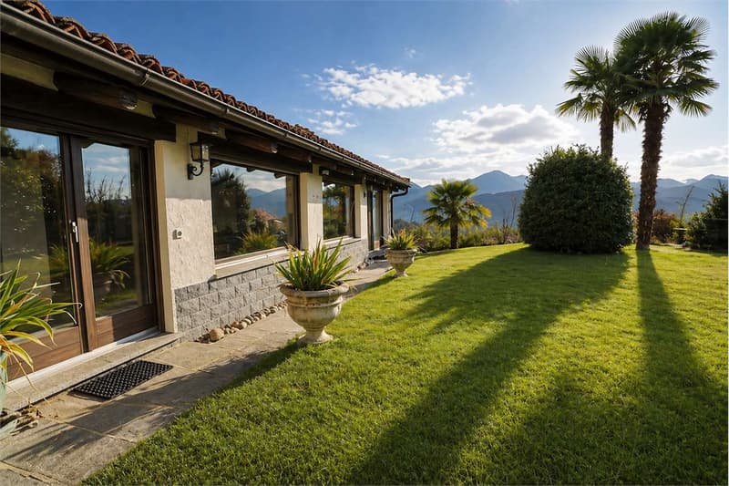 Villa mit Blick auf den Luganersee und großem Spa-Bereich - PURA (2)
