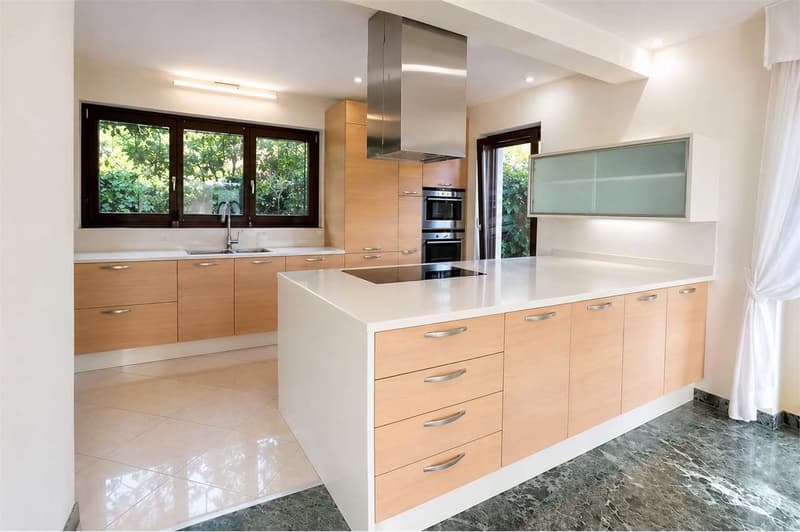 Villa mit Blick auf den Luganersee und großem Spa-Bereich - PURA (8)