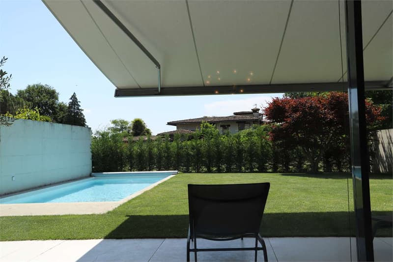 Villa with Garden and Pool (1)