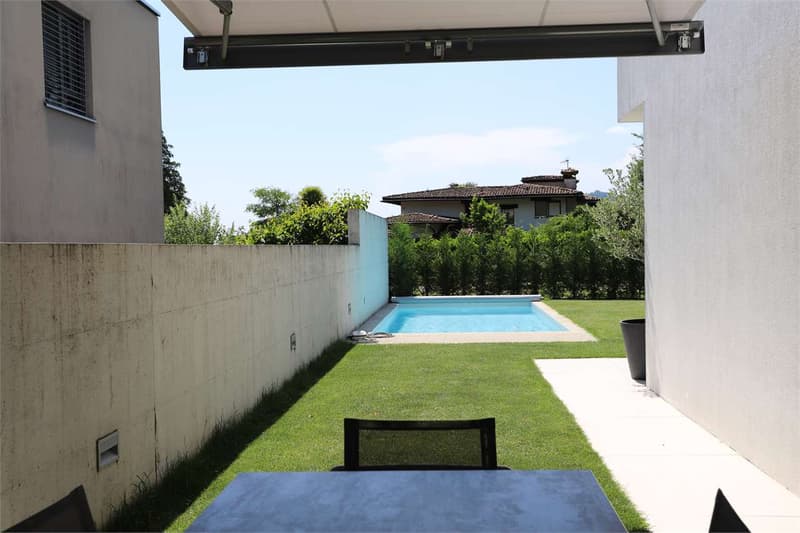 Villa with Garden and Pool (5)