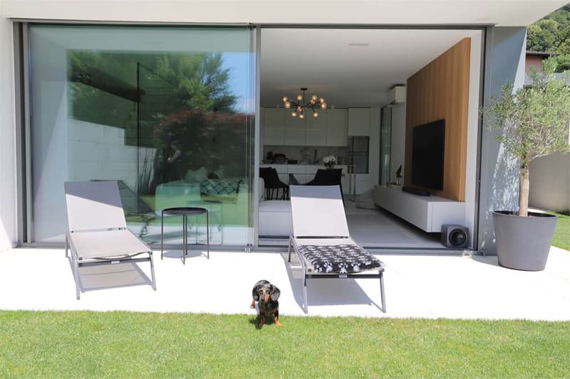 Villa with Garden and Pool (3)