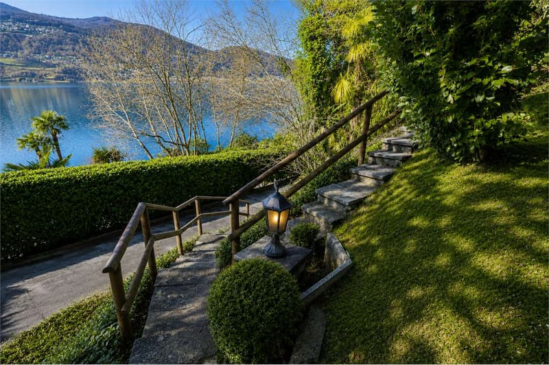 Lakeside Villa with Private Dock in Montagnola (5)