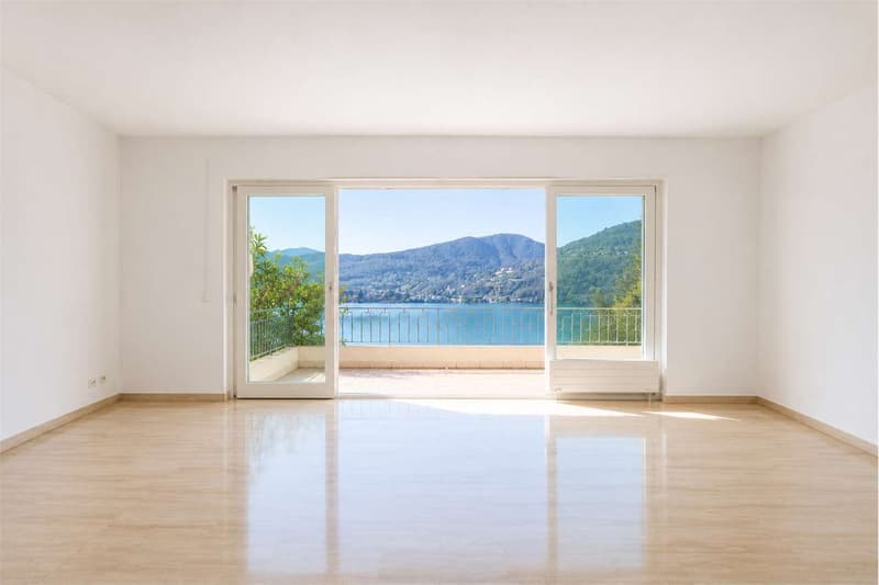 Lakeside Villa with Private Dock in Montagnola (9)