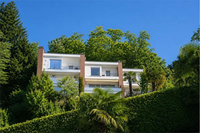 Lakeside Villa with Private Dock in Montagnola (4)