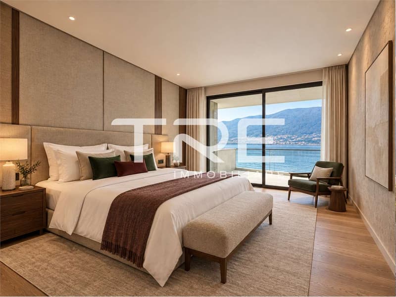 Nuova Villa FRONTE LAGO con DUE DARSENE private (13)