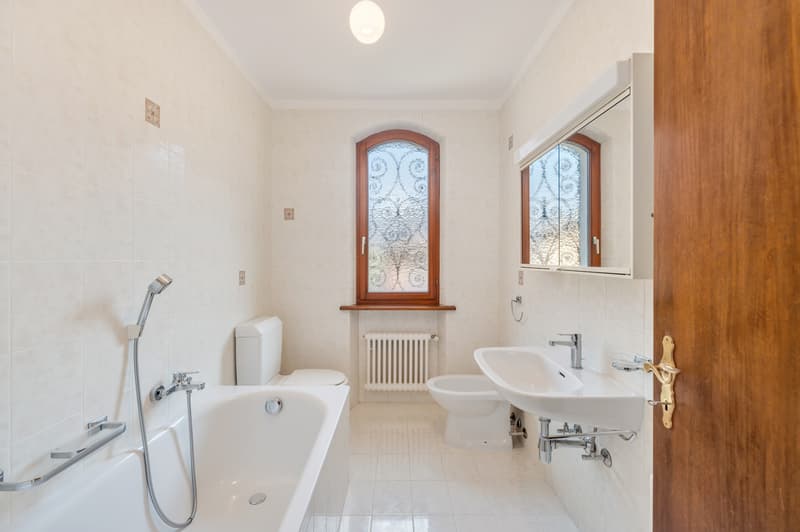 VILLA IN STILE MEDITERRANEO A DUE PASSI DAL LAGO E DAL PARCO DI FIGINO (7)