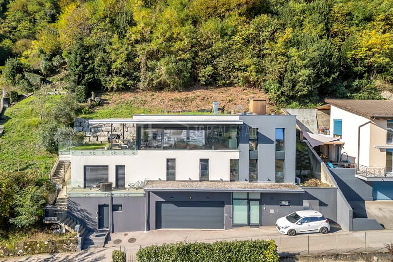 Moderne Villa mit Panoramablick und separater Wohnung (1)