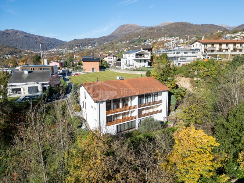 Geräumige 5.5-Zimmer-Villa, umgeben von Grün, nur zwei Schritte von der Stadt entfernt (7)