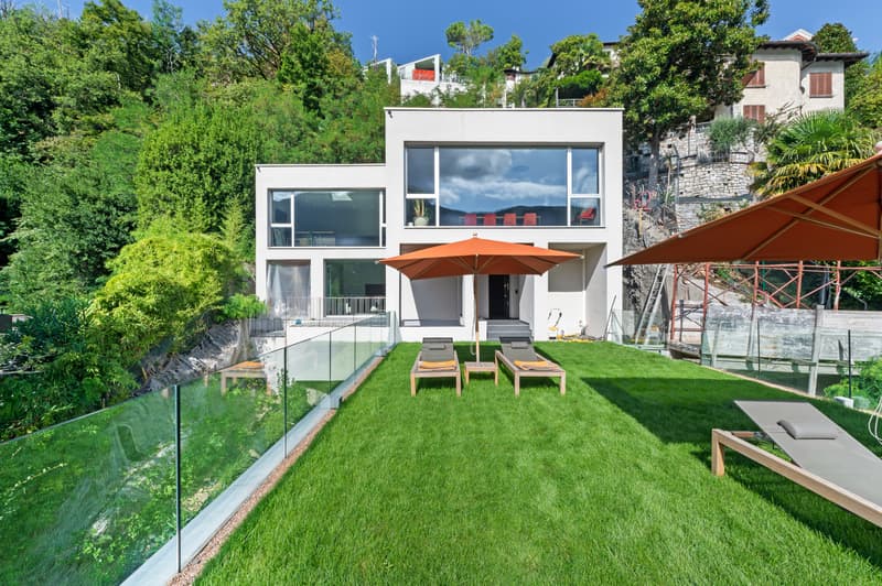 Villa de design, intimité et vue sur le lac (7)