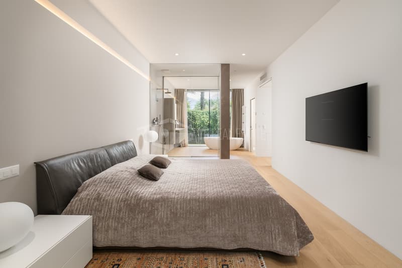 Villa moderne élégante immergée dans le vert (3)