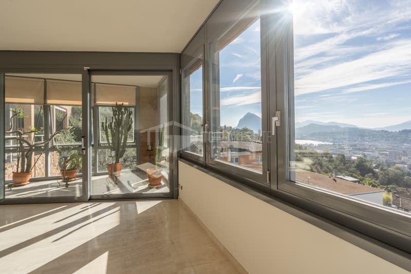 Villa avec piscine et vue sur le lac (13)