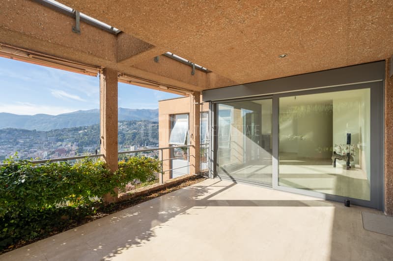 Villa avec piscine et vue sur le lac (9)