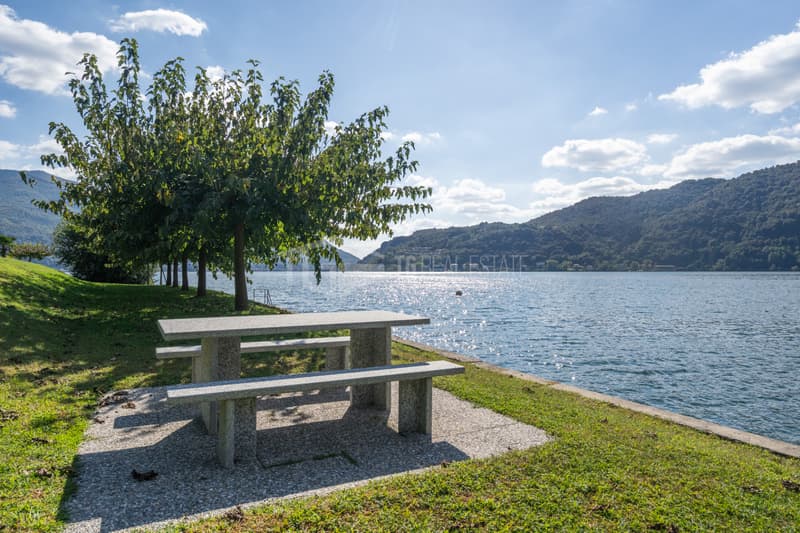 DUPLEX DA SOGNO CON VISTA LAGO, GIARDINO E PISCINA (4)