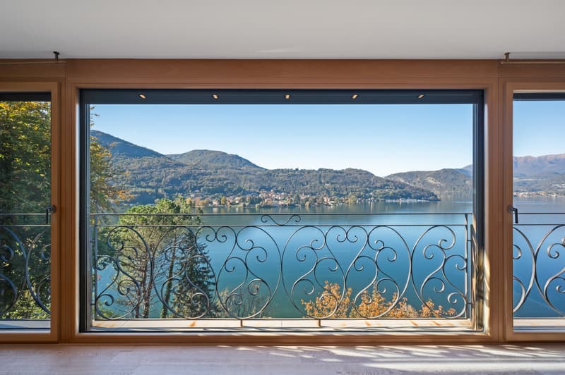 Villa élégante avec vue sur le lac et piscine (3)