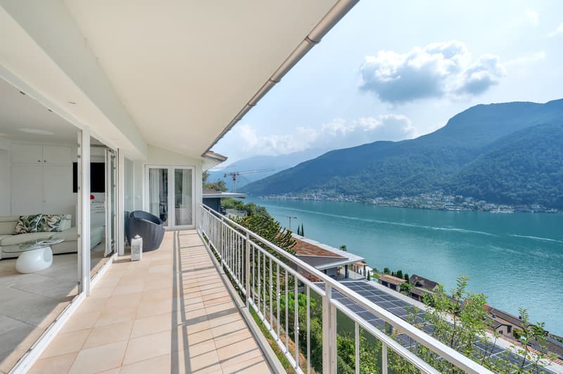 MAISON AVEC VUE SUR LE LAC ET GRAND JARDIN (7)