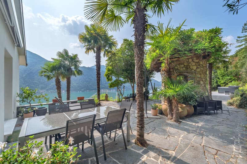 MAISON AVEC VUE SUR LE LAC ET GRAND JARDIN (4)