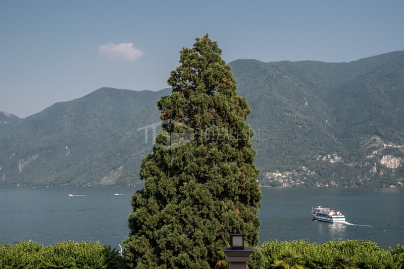 LIVING IN THE CENTER OF LUGANO WITH LAKE VIEW (2)