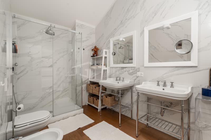 LUXE ET CONFORT : ATTIQUE 6.5 PIÈCES AVEC VUE PANORAMIQUE SUR LUGANO (2)