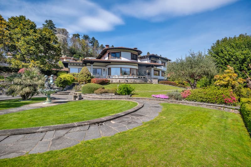 Villa prestigieuse avec vue sur le lac (8)