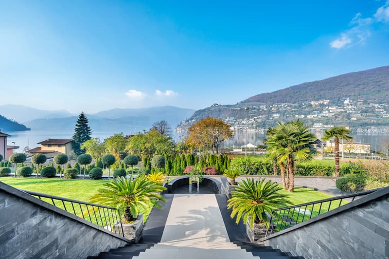 Prestigöses Anwesen mit Seeblick, Pool und privater Anlegestelle (8)