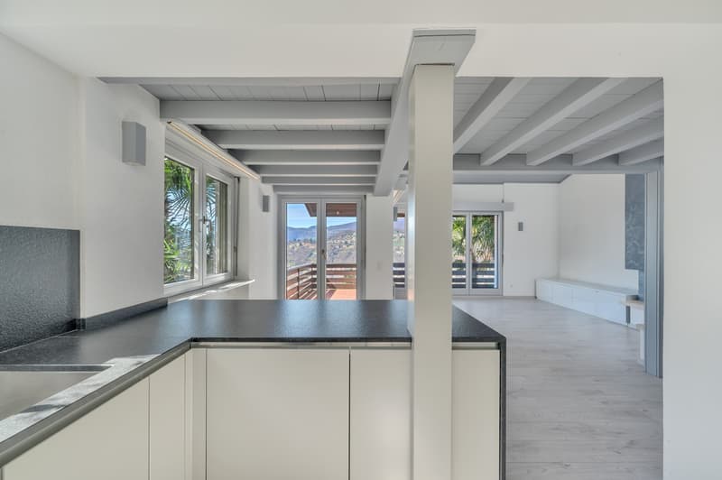 VILLA 5.5 LOCALE MIT STADT- UND LUGANERSEE-BLICK (12)