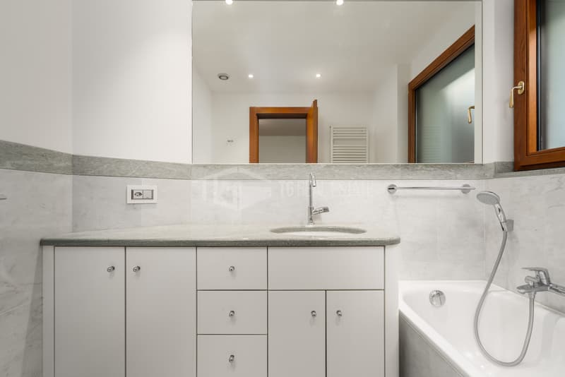 Appartement élégant de 5.5 pièces avec vue sur le lac (12)