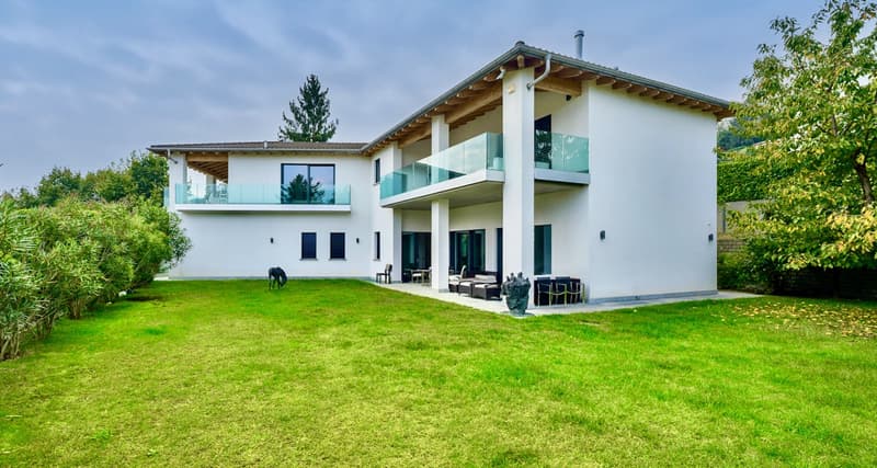Prestigöse Villa mit Pool in der Nähe von TASIS (1)