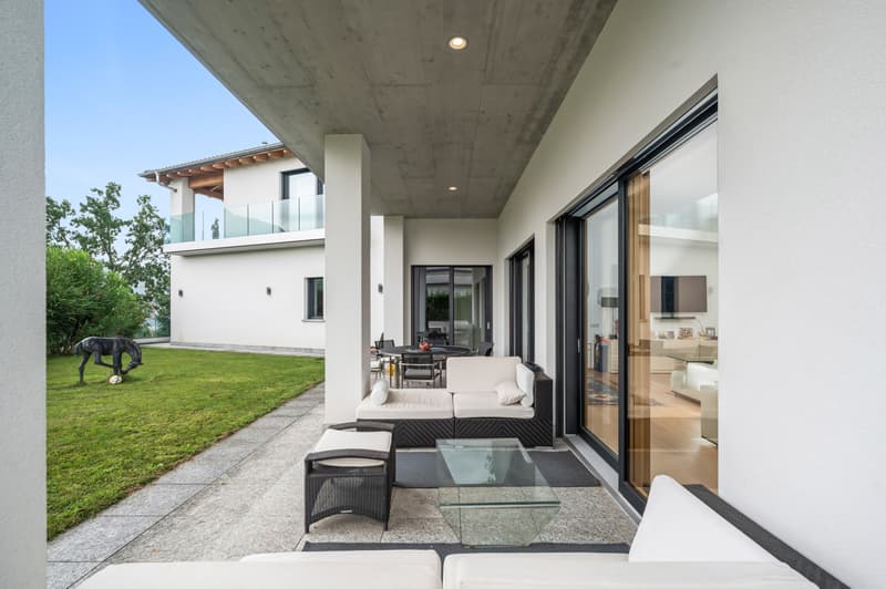 Prestigöse Villa mit Pool in der Nähe von TASIS (3)