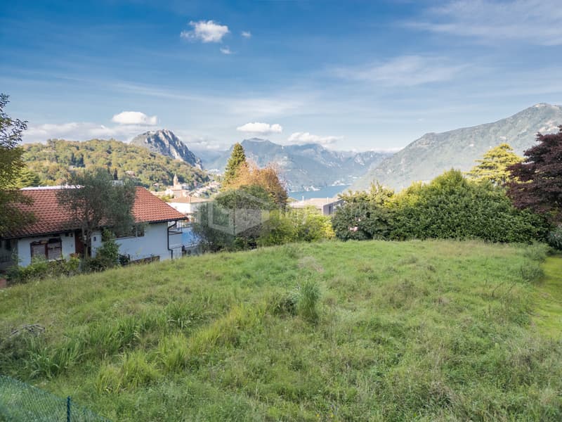 Bauplatz mit teilweisem Seeblick und ebener Oberfläche (1)