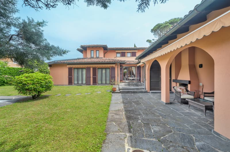 Villa of 8.5 rooms with garden and pool (3)