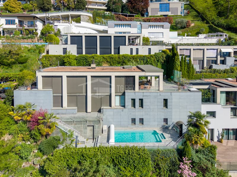 Elegantes Landhaus mit Seeblick und Pool in Ruvigliana (1)