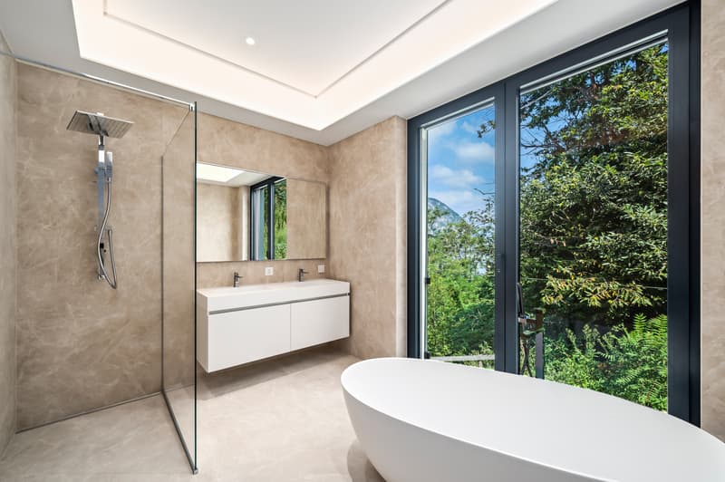 LUXURIOUS 5.5-ROOM APARTMENT WITH LAKE VIEW (9)
