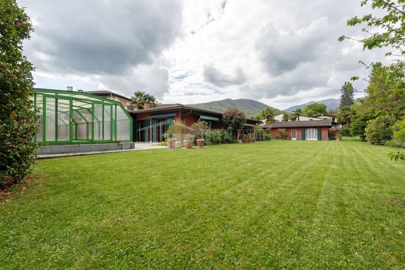 CASA DI 5.5 LOCALI CON GIARDINO, PISCINA E DEPENDANCE (3)