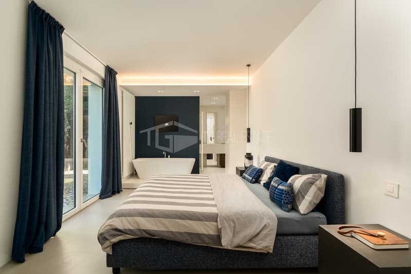 VILLA CONTEMPORANEA CON PISCINA E VISTA LAGO (10)