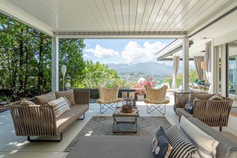 Moderne Villa mit Pool und Seeblick (7)