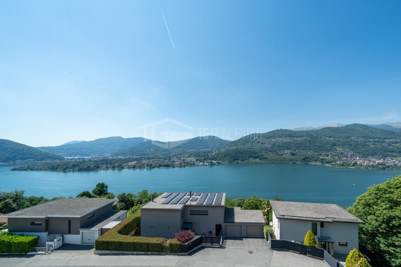 ATTICO CON SPLENDIDA VISTA LAGO A MONTAGNOLA (2)