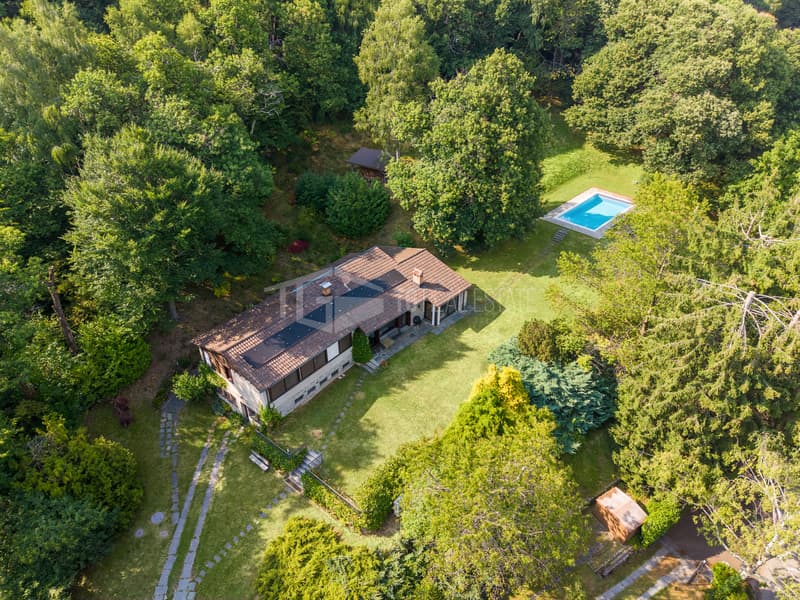 VILLA COMPLETELY RENOVATED WITH PARK, PANORAMIC POOL AND LAKE VIEW (1)