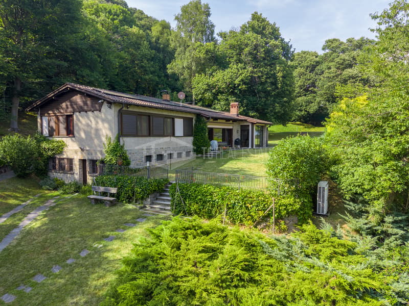 VILLA COMPLETELY RENOVATED WITH PARK, PANORAMIC POOL AND LAKE VIEW (2)