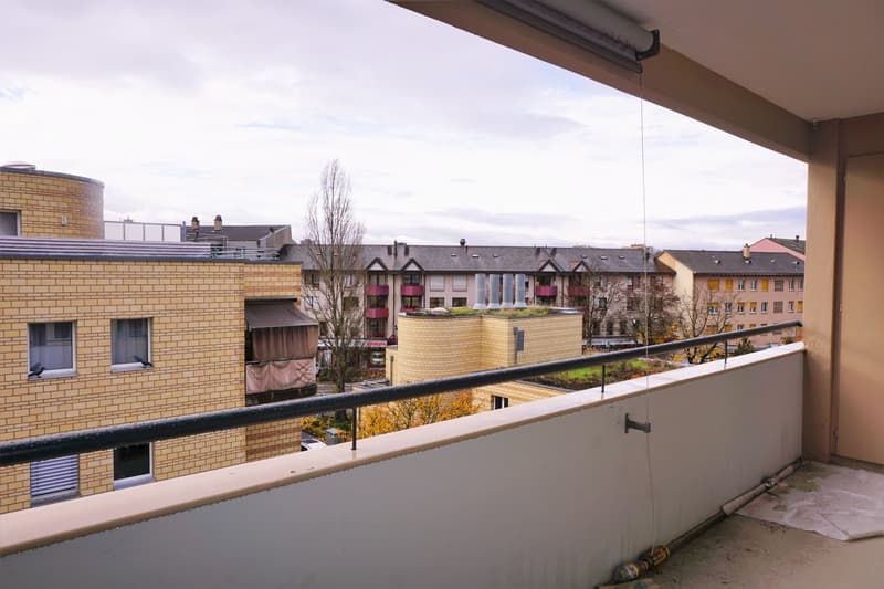 An Zentraler Lage total sanierte moderne 1,5 Zimmer mit Waschmaschine/Tumbler und grossem Balkon (5)