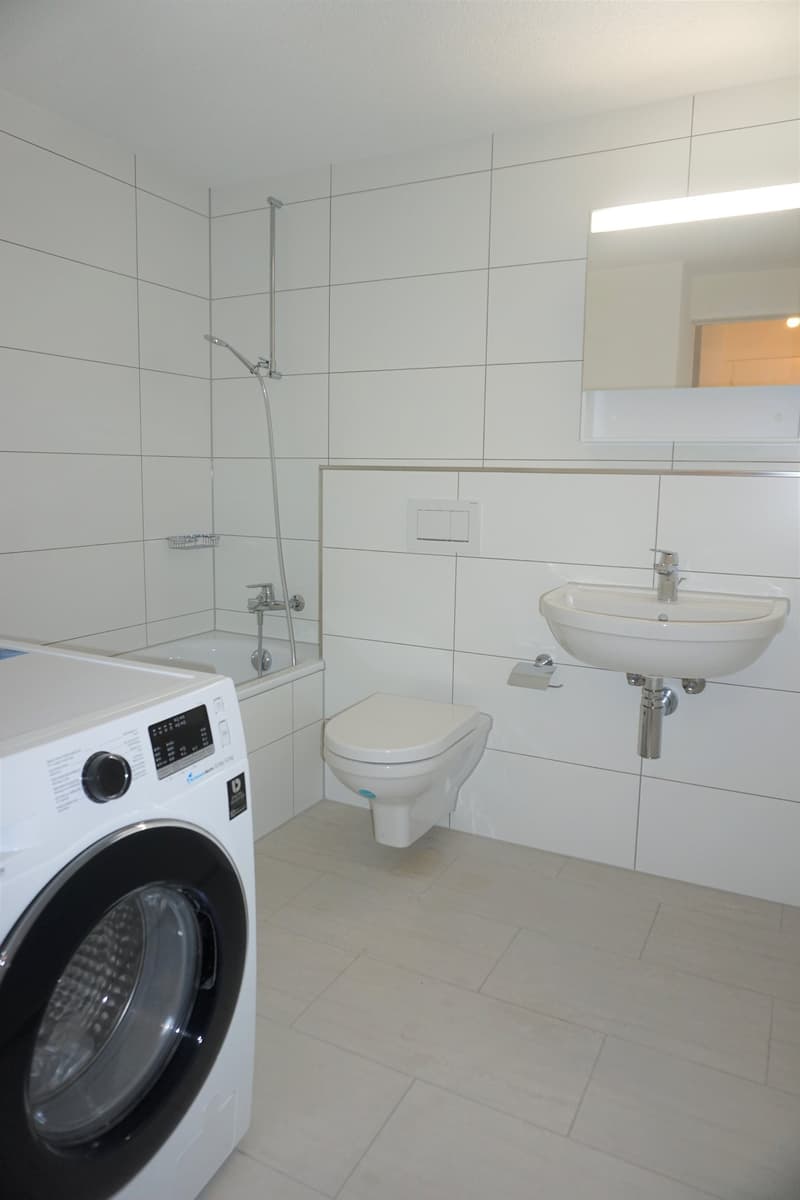 An Zentraler Lage total sanierte moderne 1,5 Zimmer mit Waschmaschine/Tumbler und grossem Balkon (3)