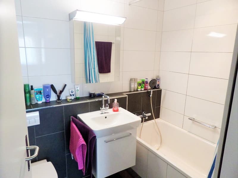 Nasszelle mit der Badewanne.