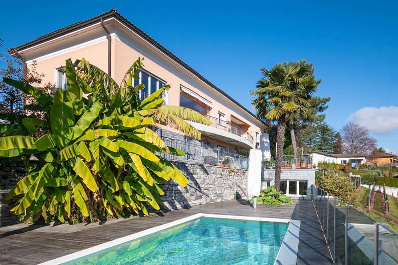 Dominante villa classica con parco e piscina (2)