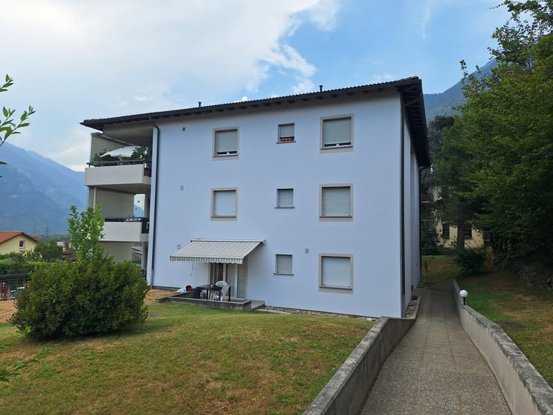 Casa plurifamiliare con vista sulle montagne a Claro (3)