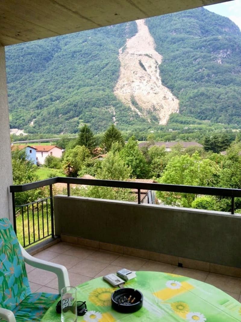 Casa plurifamiliare con vista sulle montagne a Claro (1)