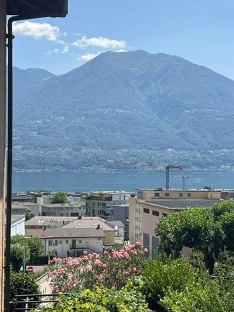 Multi-family house with panoramic view in Minusio (2)