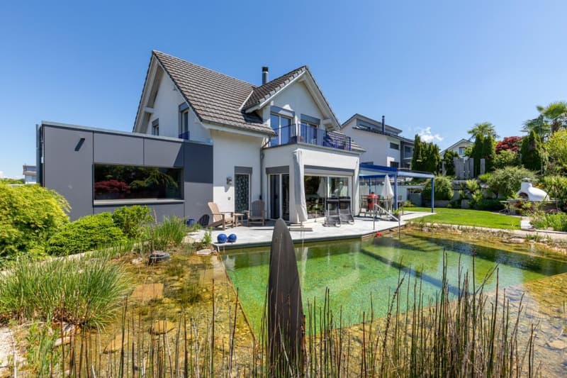 Das Haus ist umgeben von Grün und nach Süd/West gerichtet