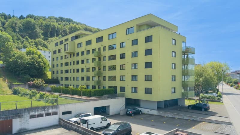 Ostfassade des Mehrfamilienhauses